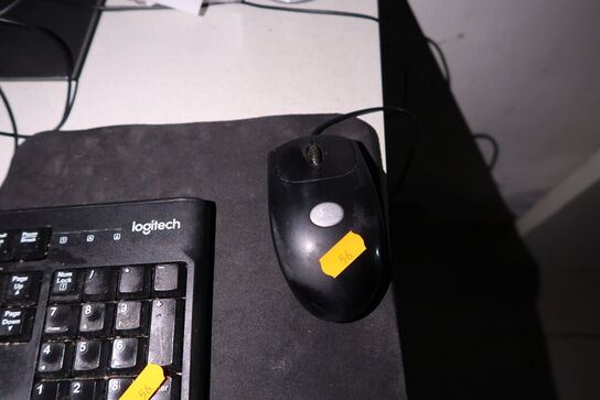Computerskærm DELL, labelprinter, computer LENOVO, tastatur, mus m.m.