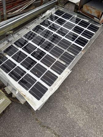 Lot med 18 stk.  brugte solcellemoduler Yingli/Aleo glas