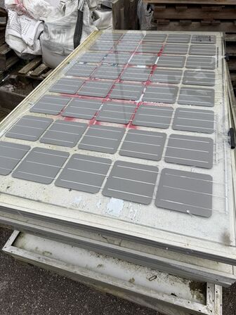 Lot med 18 stk.  brugte solcellemoduler Yingli/Aleo glas