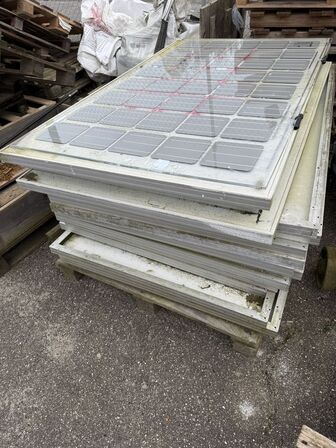 Lot med 18 stk.  brugte solcellemoduler Yingli/Aleo glas