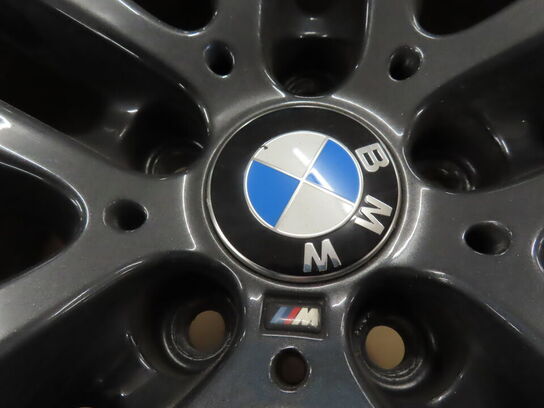 BMW fælge med PIRELLI vinterdæk til BMW X5M