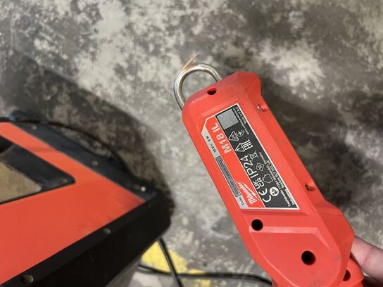 Værkstedsradio MILWAUKEE samt lampe