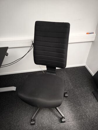 El/hæve-sænkebord med kontorstol