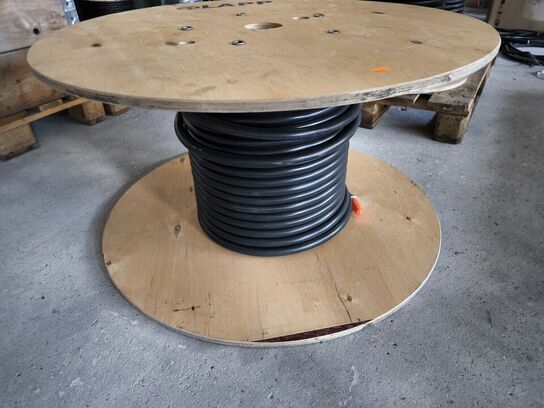 Rulle med kabel