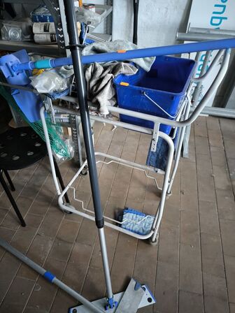 Rengøringsvogn med indhold