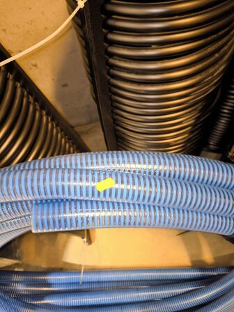 Div slanger samt galvaniserede plader