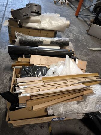 Palle med folie og plastik til indpakning m.m.
