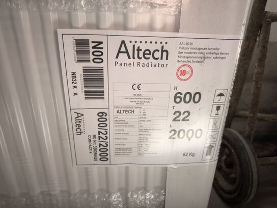 2 stk. Altech panelradiatorer (ubrugte)