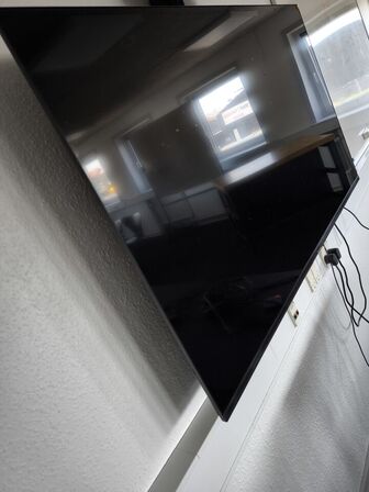 TV SAMSUNG 55" med vægbeslag
