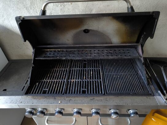 Gasgrill med gasflaske