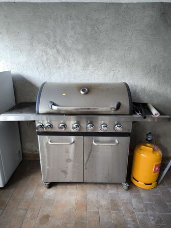 Gasgrill med gasflaske