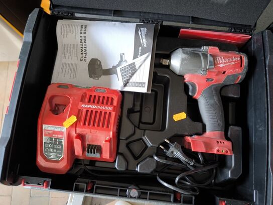 Slagnøgle MILWAUKEE M18 FMTIWP12 med oplader u. batteri