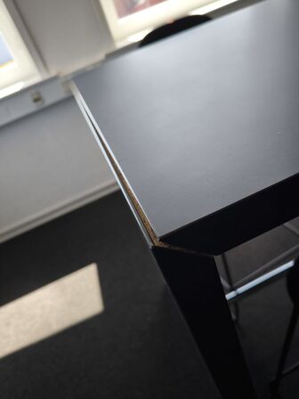 Højbord med hylder