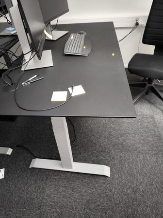 El/hæve-sænkebord med kontorstol
