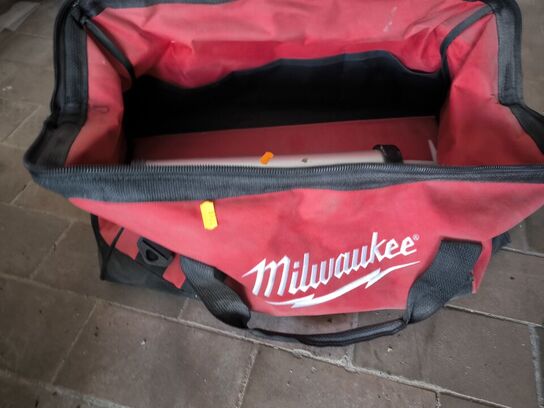 Taske MILWAUKEE med indhold