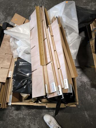 Palle med folie og plastik til indpakning m.m.