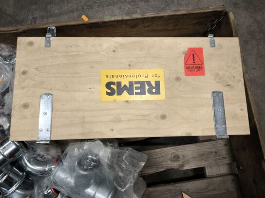 Palle med presfittings samt REMS Powerpres XL