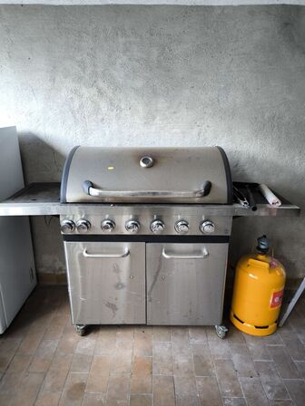 Gasgrill med gasflaske