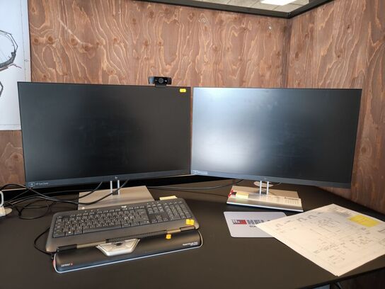 2 stk. computerskærme HP 24", webcam, samt CONTOUR Rollermouse Red