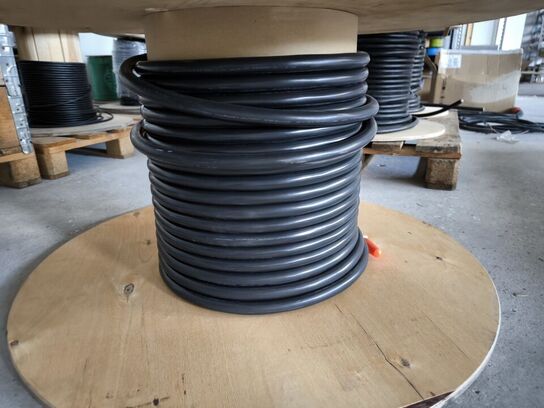 Rulle med kabel