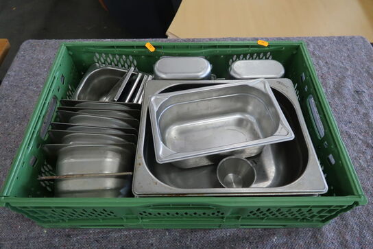 Various gastro trays