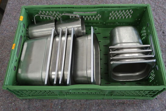 Various gastro trays