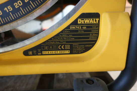 Bordrundsav DEWALT DW745-QS