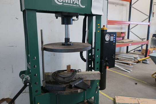 Hydrauliskpresse COMPAC EP40 D G6