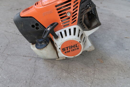 Kombimotor STIHL KM 131R monteret med kost