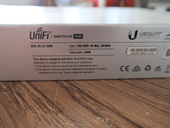 24 ports switch UBIQUITI UniFi