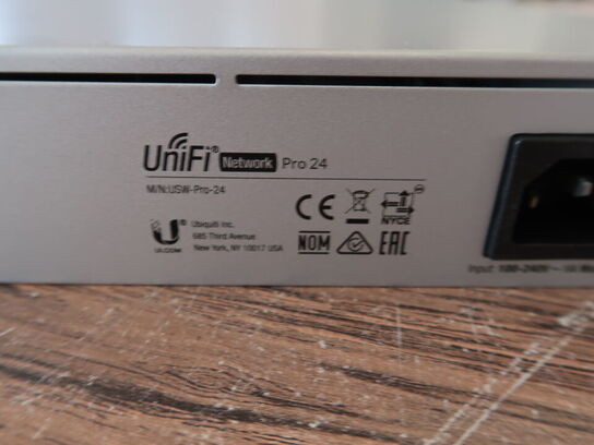 24 ports switch UBIQUITI UniFi  Pro