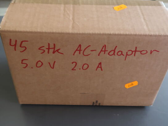 45 stk. AC adaptere 5V/2A (USB spænding)