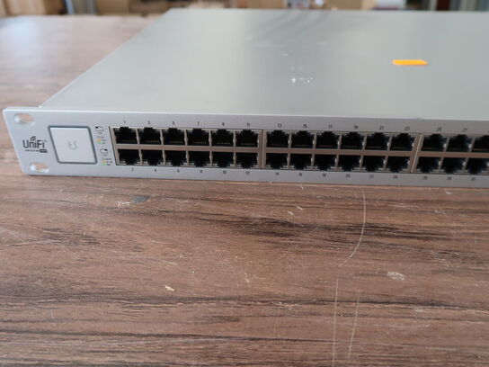 48 ports switch UBIQUITI UniFi