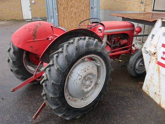 Traktor MASSEY FERGUSON "Ferguson 31"