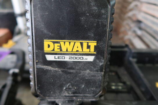 DeWalt DWST08061-1 Thoughsystem 2.0 værktøjskasse med LED-lys