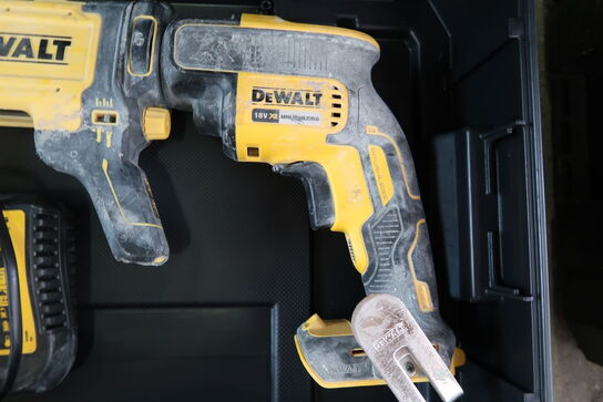 Akku gipsskruetrækkere med skruemagasin, Dewalt DCF620