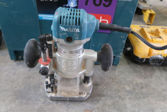 Overfræser, Makita RT0700C