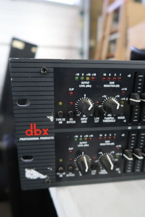 Equalizer/limiter 2x31 bånd DBX 2231