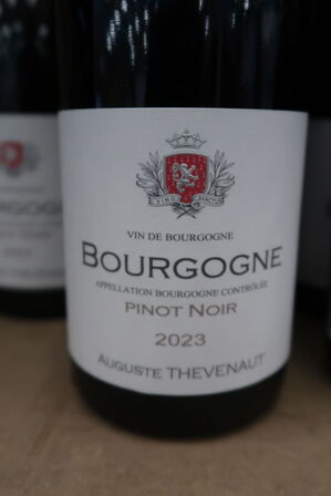 6 fl. Rødvin AUGUSTE THEVENAUT Bourgogne Pinot Noir 2023 75cl.