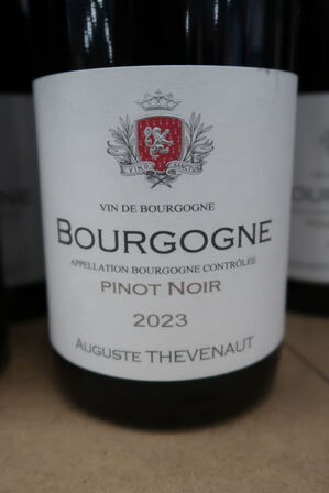 6 fl. Rødvin AUGUSTE THEVENAUT Bourgogne Pinot Noir 2023 75cl.