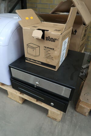 2 stk. Pengeskuffer samt bon-printer STAR