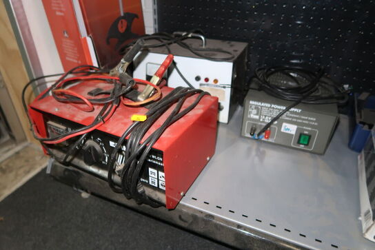 Reol med indhold, radiator tryk tester, rundsav m.m.