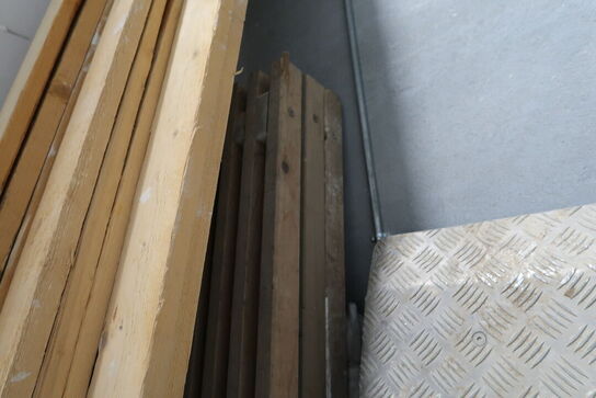 3 stk. stilladstraller samt div. Træ