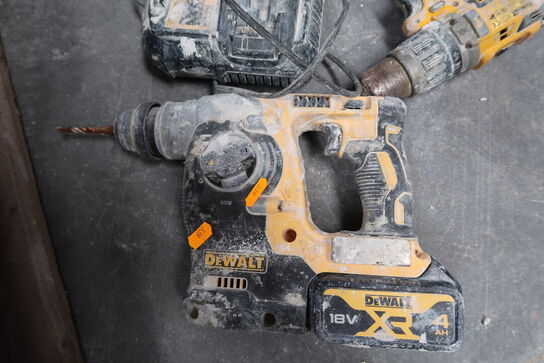 2 stk. akku håndværktøj DEWALT DCH273 med 2 stk. batterier og lader 