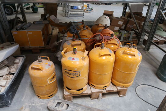 Palle med div. Gasflasker samt ukrudtsbrændere
