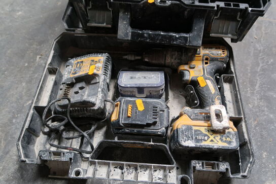 2 stk. akku håndværktøj DEWALT DCH273 med 3 stk. batterier og lader