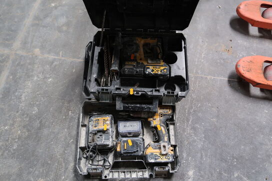2 stk. akku håndværktøj DEWALT DCH273 med 3 stk. batterier og lader