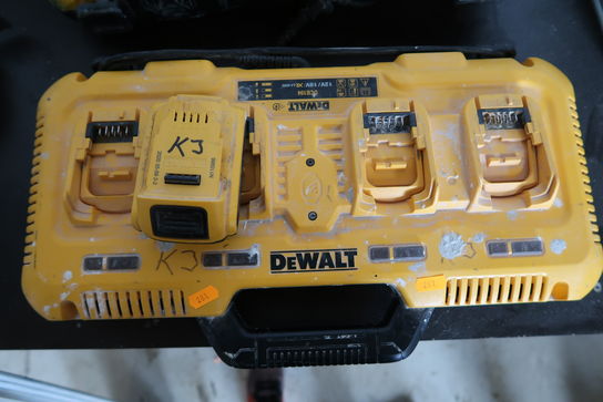 Oplader DEWALT DCB104 med 1 stk. batteri