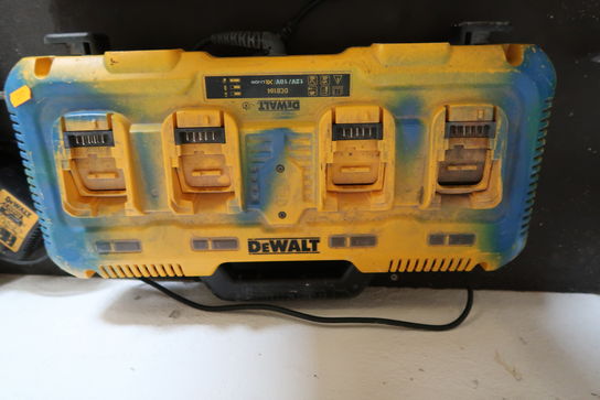 Oplader DEWALT DCB104