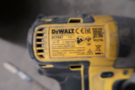 Akku-værktøj DEWALT skruemaskine DCF887 boremaskine samt multitool DCS355